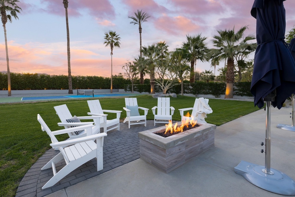 Polo Villa 2 by Avantstay Entertainer s Backyard w Pickleball Court Pool Spa 260314 6 Bedrooms