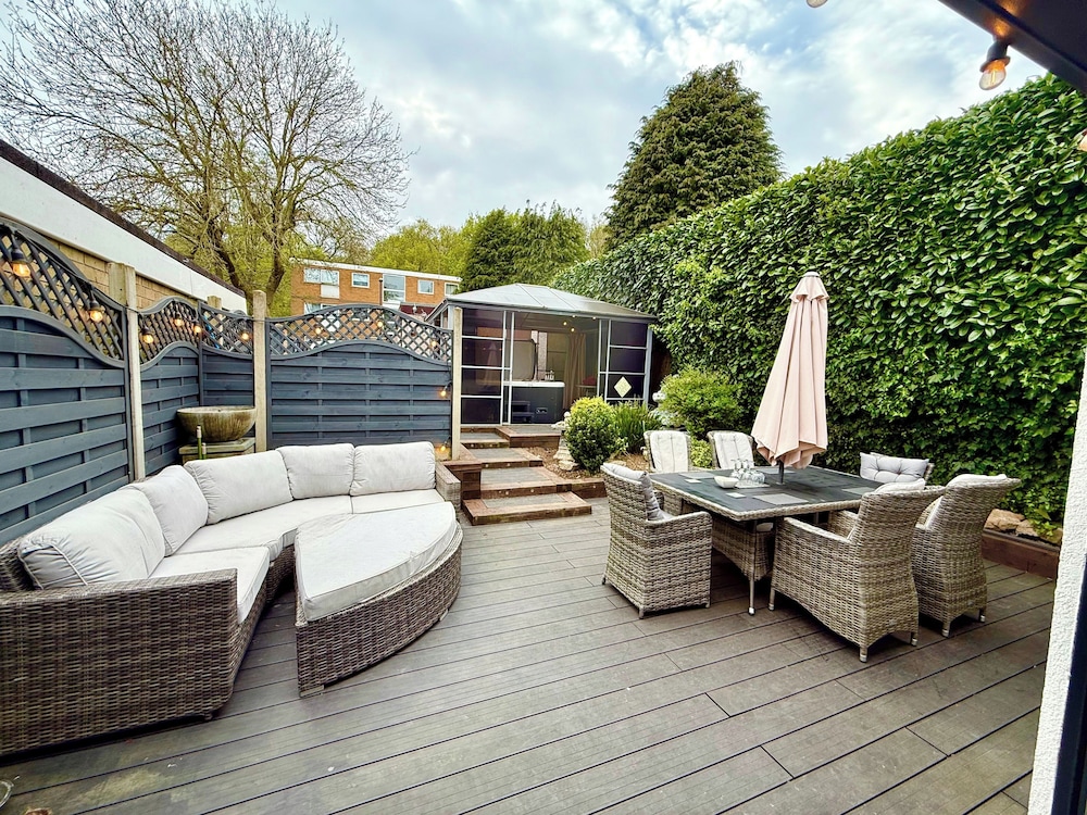 3 Bed-sleeps 6-hot Tub-pet Friendly-parking