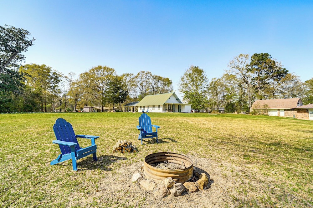 Boat & Swim: Lakefront Toledo Bend Retreat!
