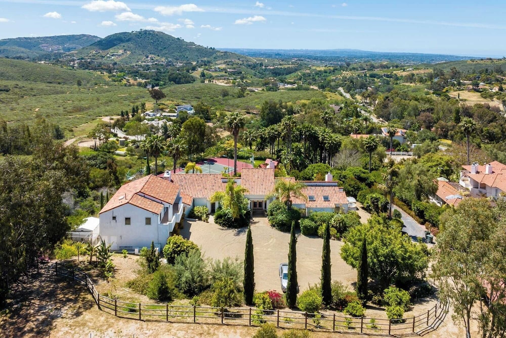 Resort-style Estate w/ Pool, Game Room & Tennis Court Near Wineries The Tennis Ranch by Avantstay