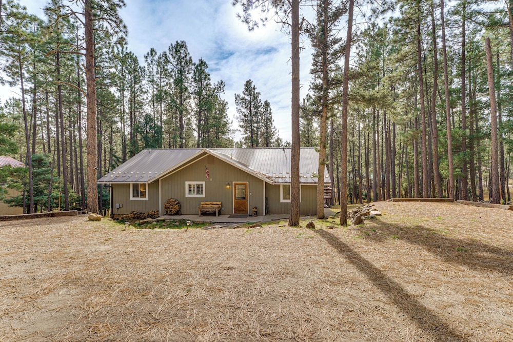 4 Mi to Angel Fire Resort: Home w/ Fire Pit!