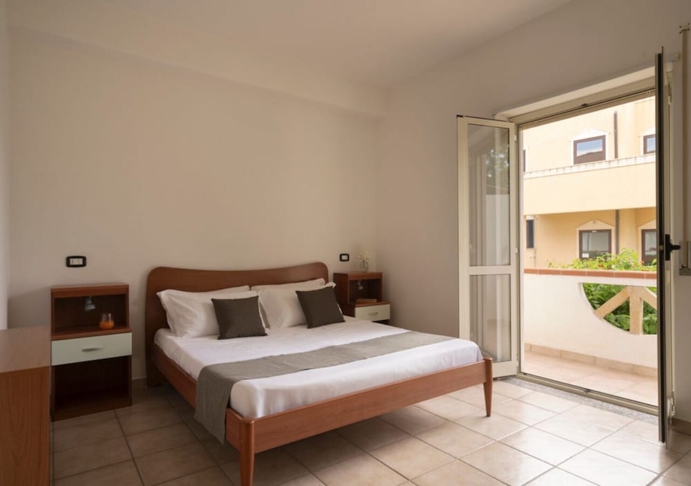 Madama club village