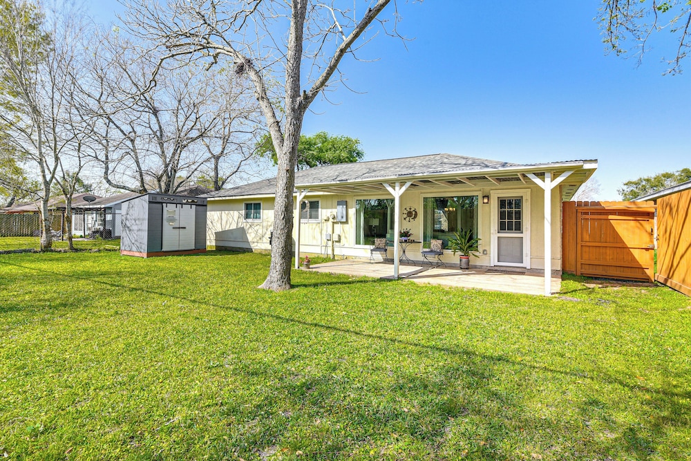 6 Mi to Clear Lake: Family Home w/ Patio & Yard