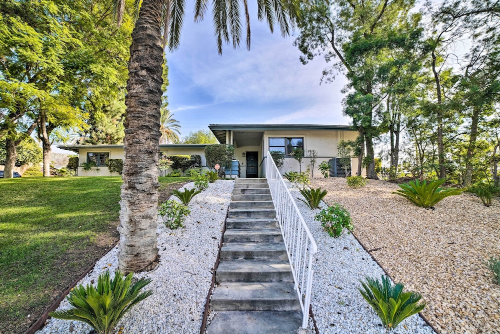 Spacious Riverside Home w/ Game Room & Yard view 3
