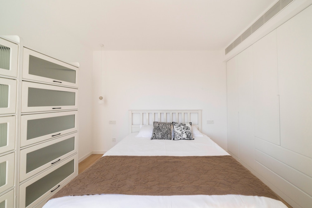 Book and Bed - Xujiahui