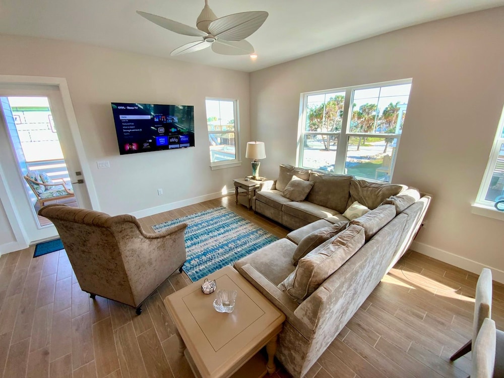 Nautical Nest in Fort Myers Beach