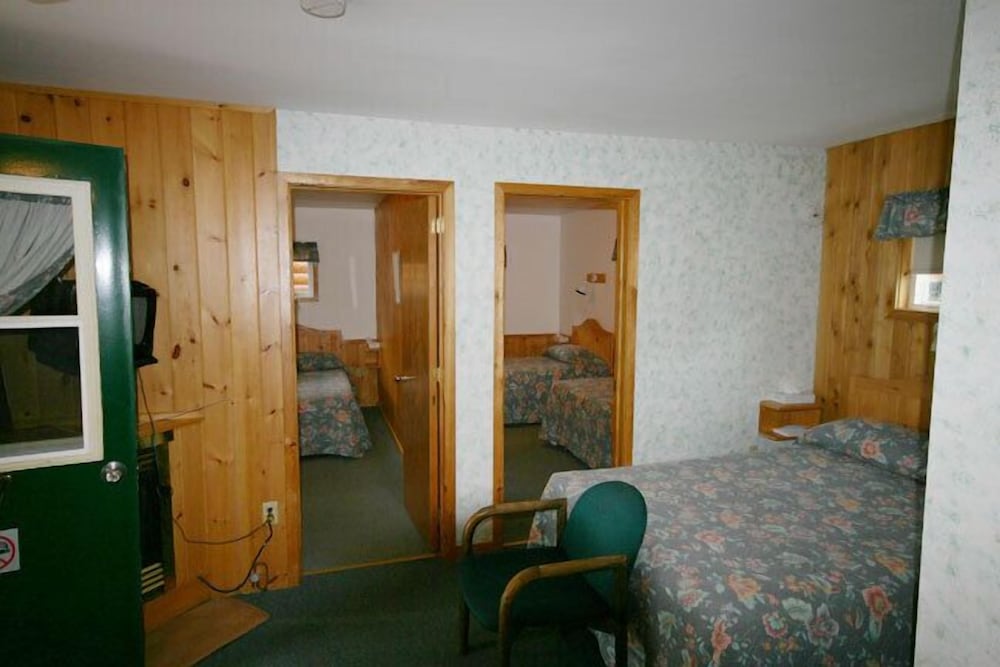 Spectacle Lake Lodge