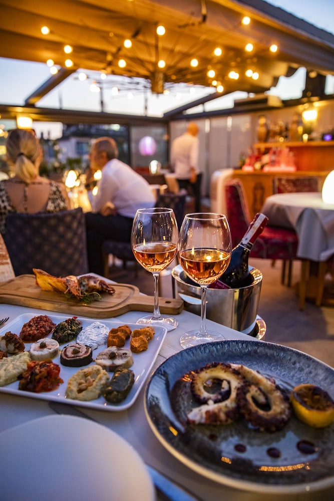 Tria Oteli - Özel Sınıf - Image 26