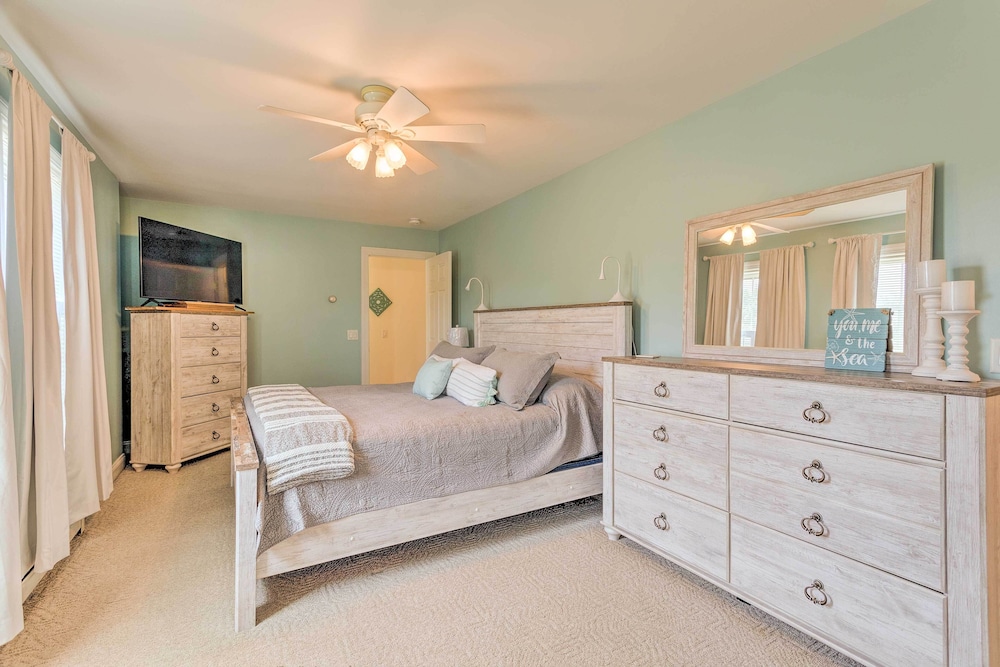 South Kingstown Vacation Rental: 2 Mi to Beach!
