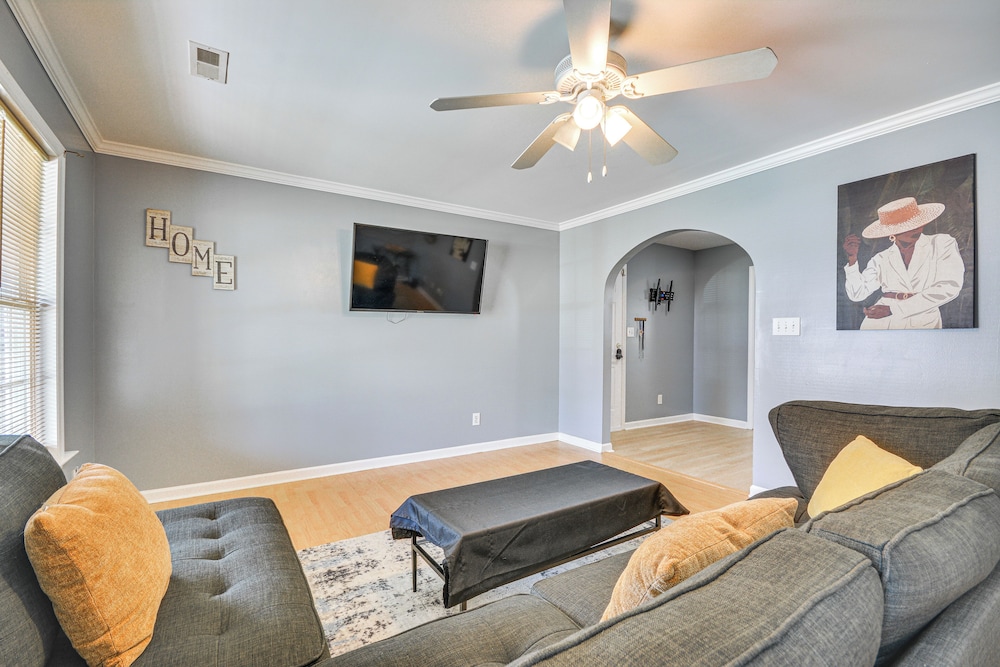 < 4 Mi to Dtwn Greensboro: Renovated Home w/ Yard!