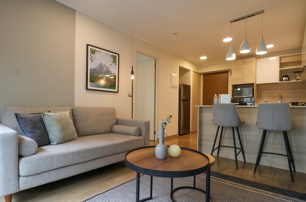 Perfect 1BR With Balcony in Luxurious Building