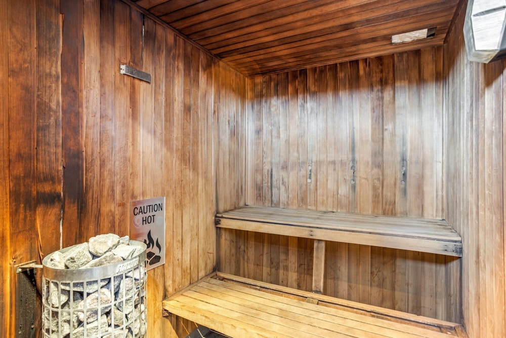 Oceanview 2-bed With Pool, Sauna, Gym & Parking