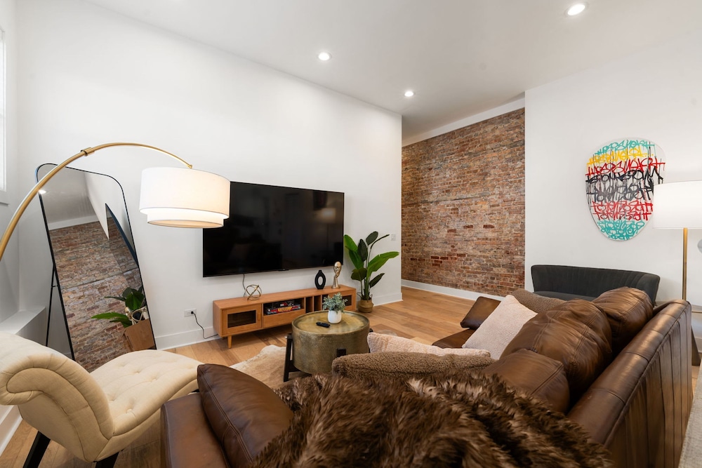 New Listing Family West Town Unit
