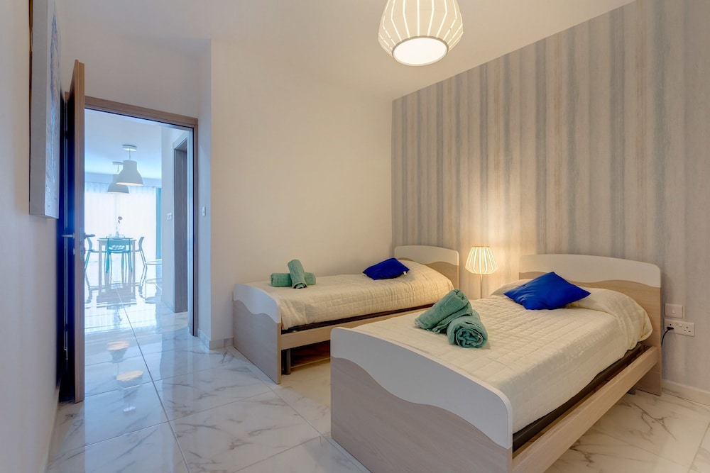 Marvellous 2 Bedroom Apartment by the Sea photo 4