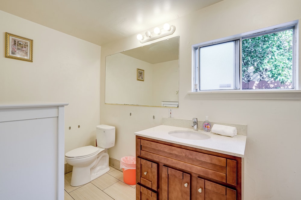 Oakland Group Retreat: Historic Home Near Downtown