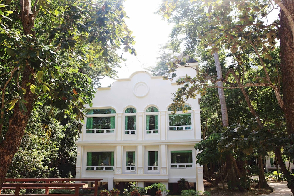 Matinloc Island Resort