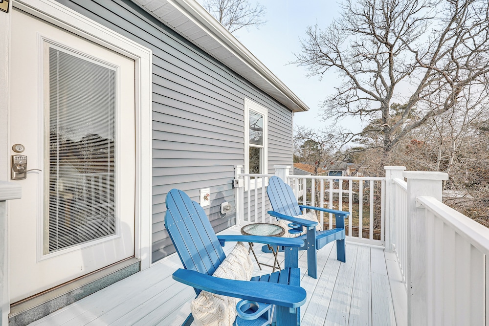 2 Mi to Long Beach: Home w/ Patio & Putting Green!
