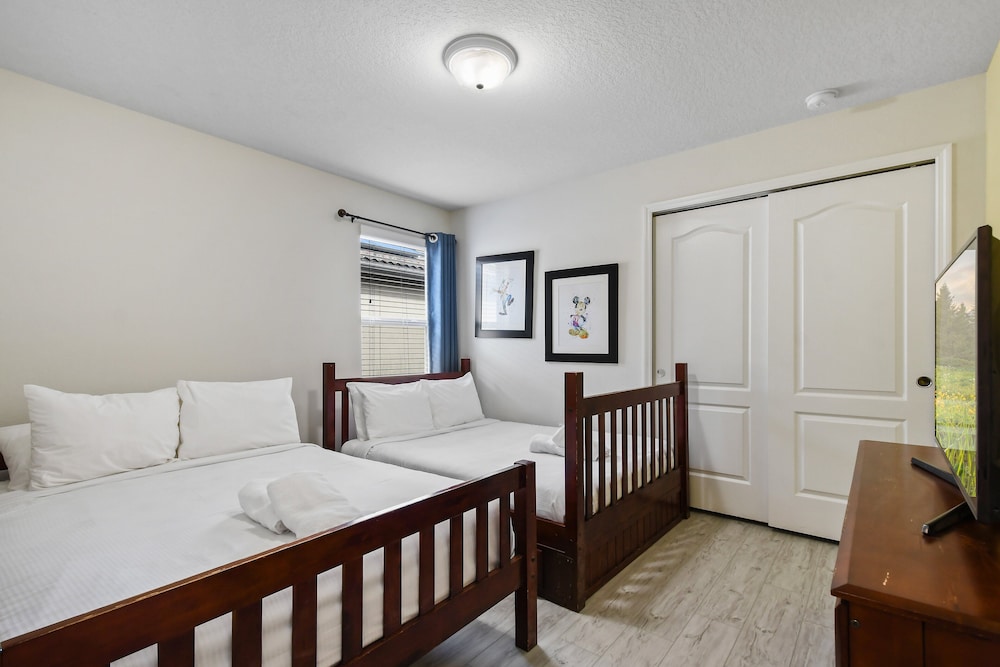 Ultimate 8BR Family Fun in Resort Near Disney!