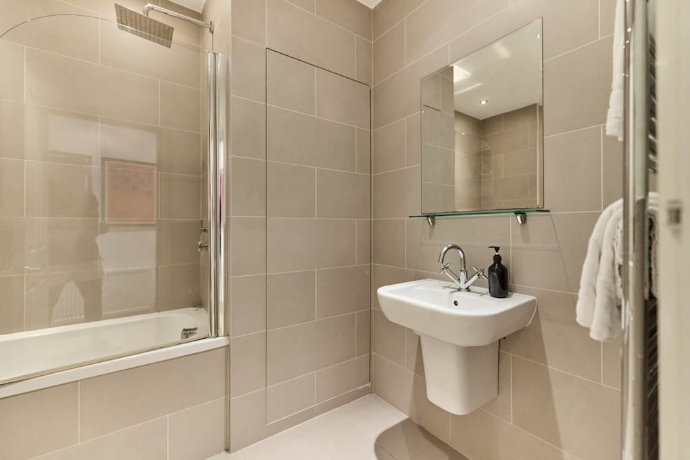 The Fulham Wharf - Glamorous 2bdr Flat With Garden