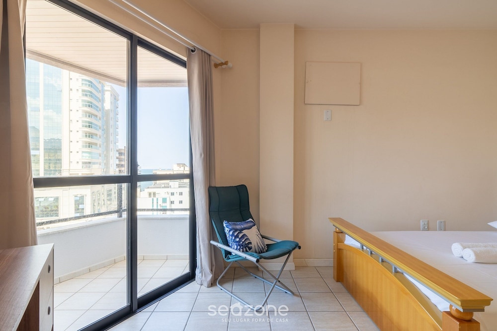 Apt With sea View and Barbecue in Itapema Gbl601