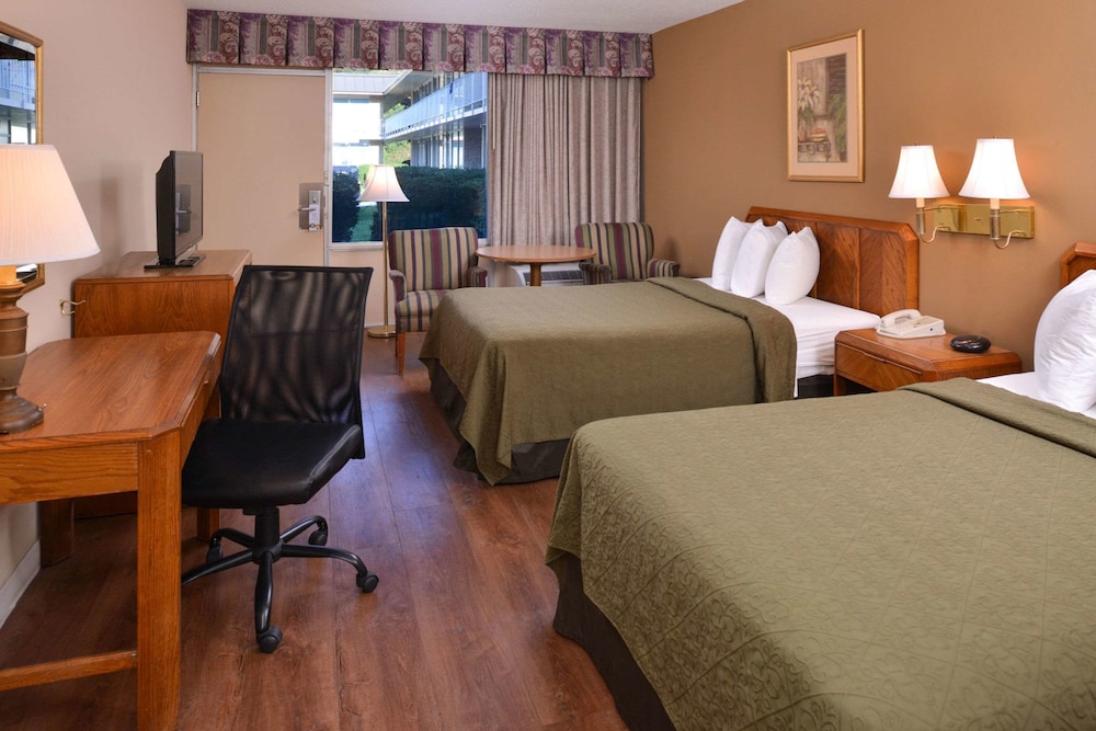 Collinsville Vacations - Quality Inn Dutch Inn - Property Image 22