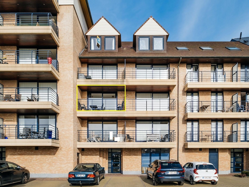 Apartment in St. Idesbald Near the Sea