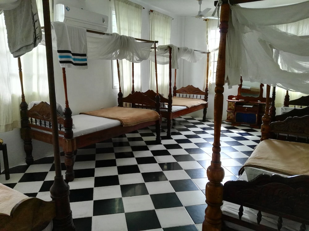Sharook Lodge - Hostel view 5