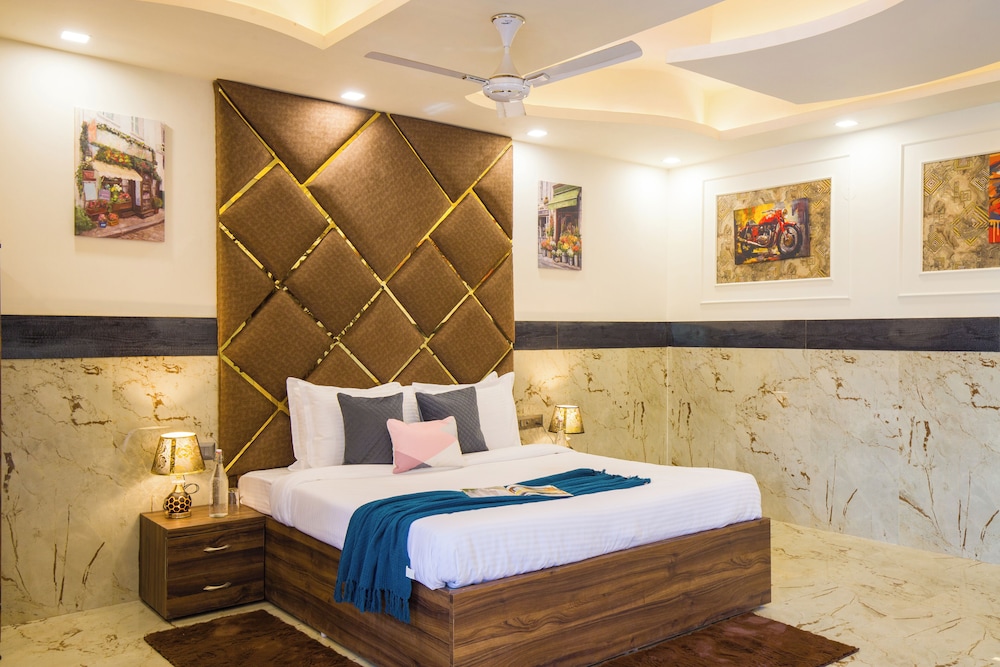 ELIVAAS Ivory Estate Pet-friendly Farm