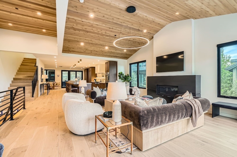 Park City Perfection On Lowell! 1063 4 Bedroom Home