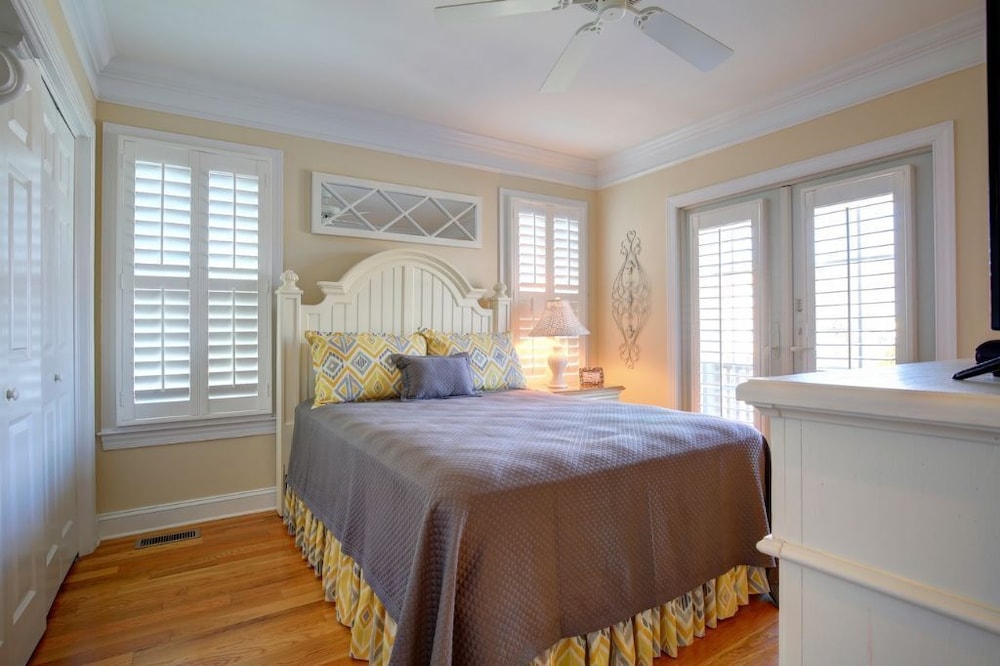 The Seventh Day 6 Bedroom Home by RedAwning