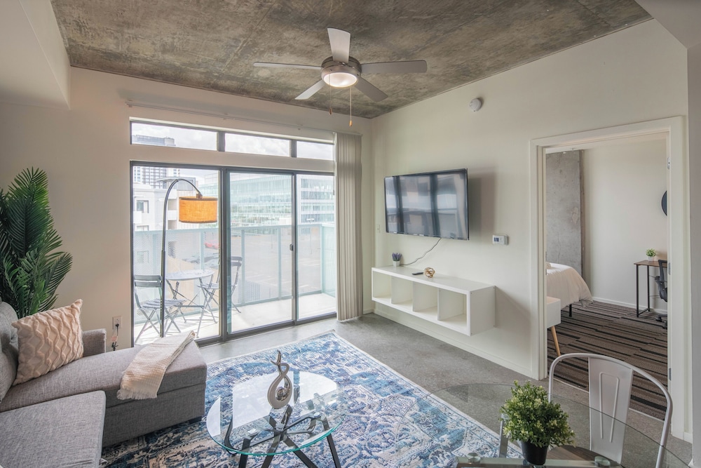 ROVE LIVING/KL - Roosevelt Point