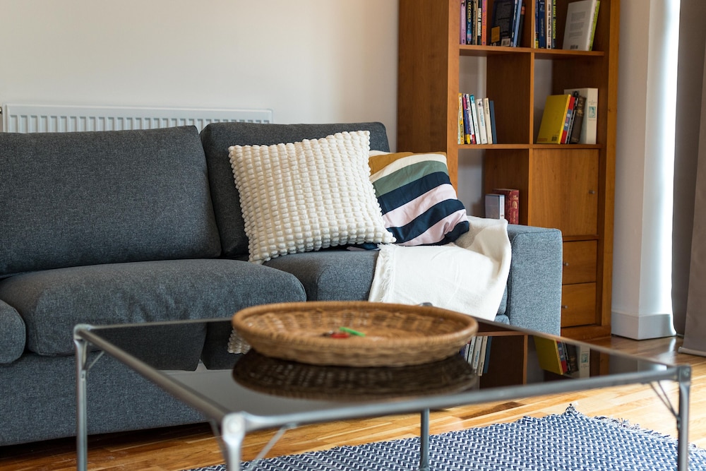 Broadband 2BD City Flat Farringdon Expedia