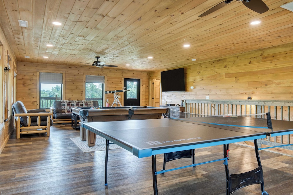 Lions Landing by Avantstay Sleeps 18 Hot Tub Game Room Views Near Pigeon Forge