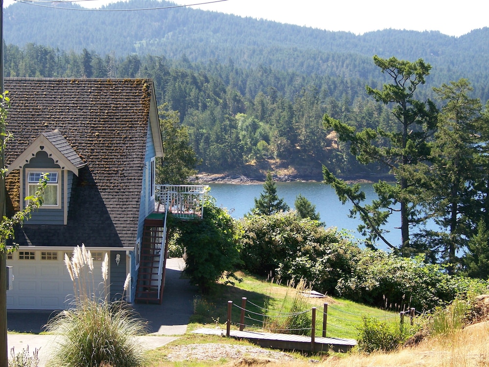 Moonlit Cove B&B