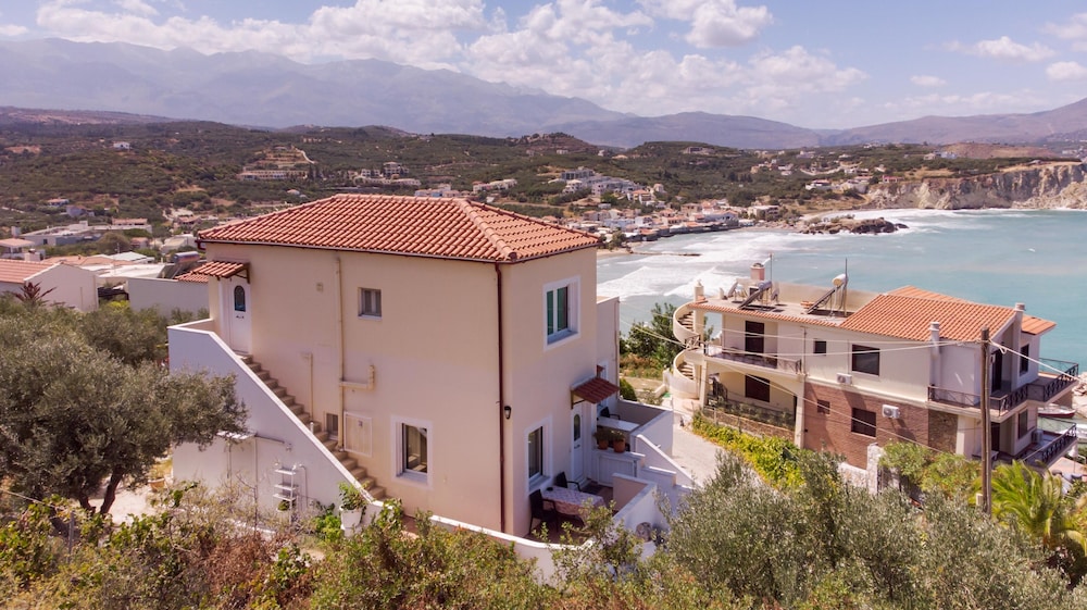Manos Apartments