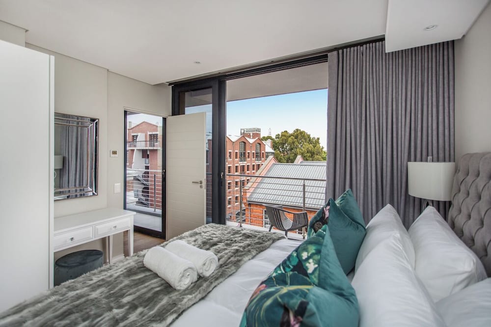Docklands Deluxe Apartments by ITC Hospitality