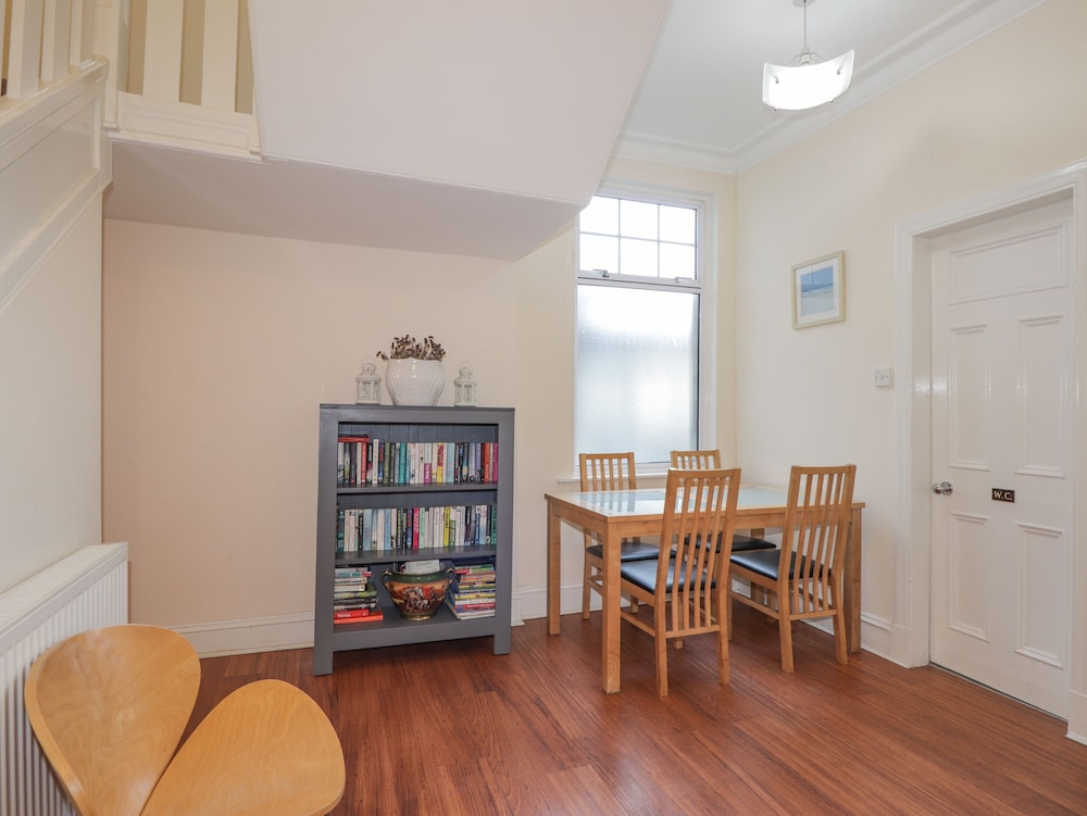 1 Seafield Street