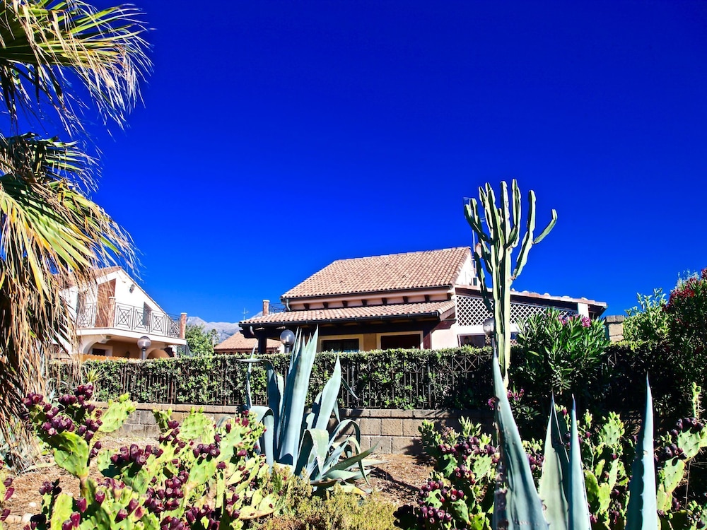 Rentopolis - Villa Amare