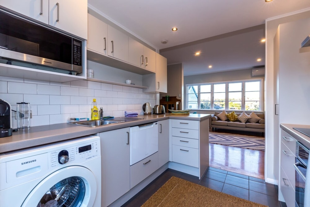 Sunny, Character 2 Bedroom Home - Mission Bay view 5