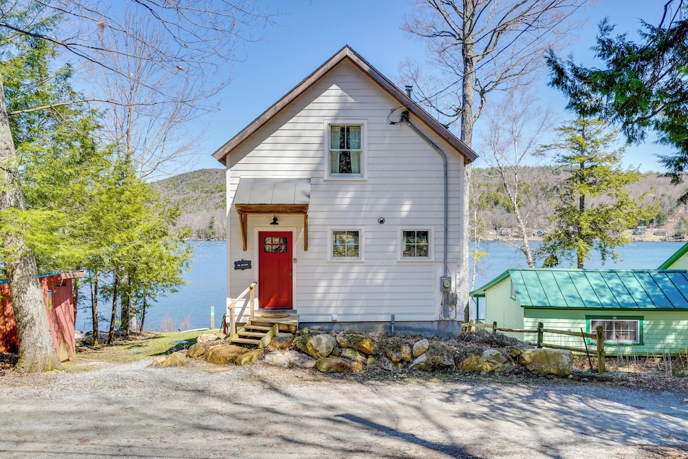 Paddle, Swim & Hike: Family Lake House in Vermont