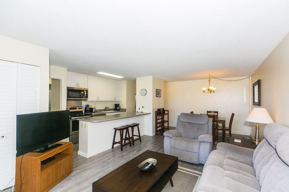 Discovery Bay 2308 1 Bedroom Condo by RedAwning