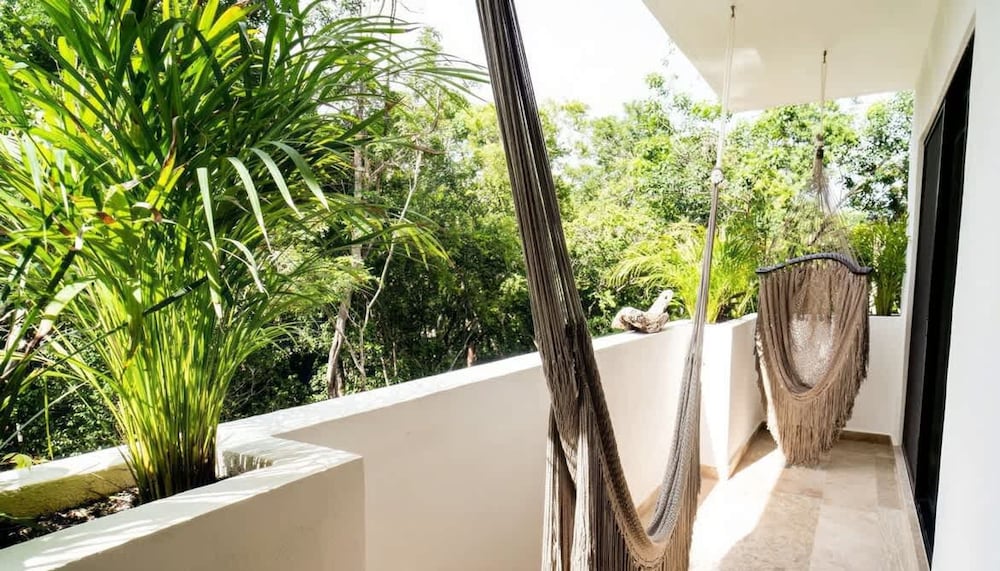 Prime Location 2 BR Apartment With Natural Ligthed LX Amenities by Waves Management