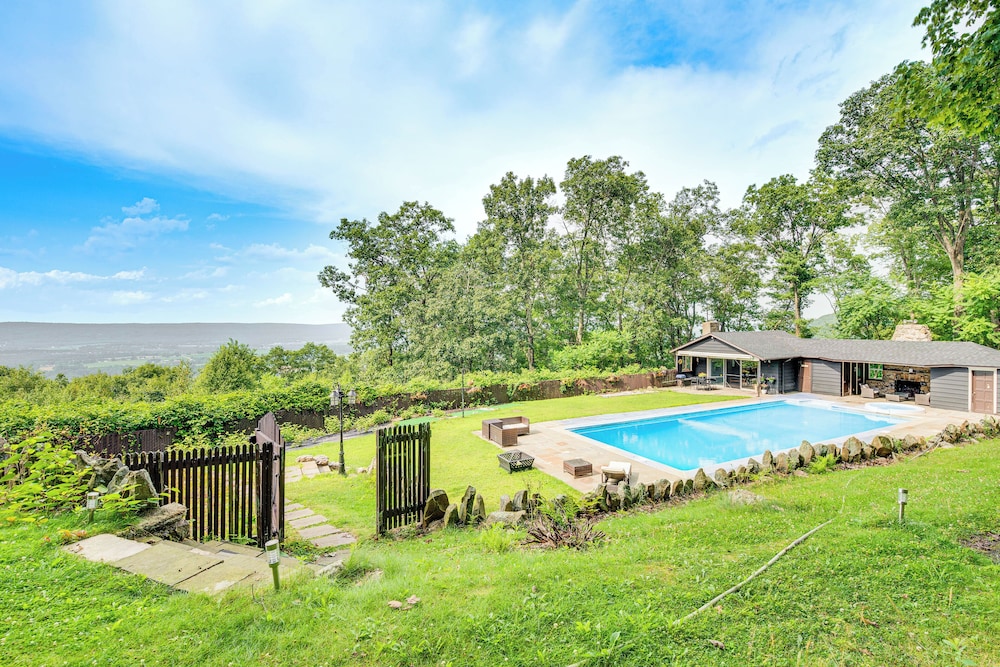 Hot Tub & Mtn Views: Expansive Hazleton Retreat view 3
