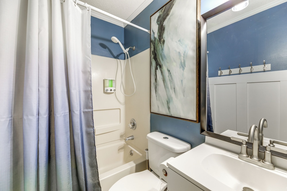 Oceanfront Gem w/ Views in North Topsail Beach