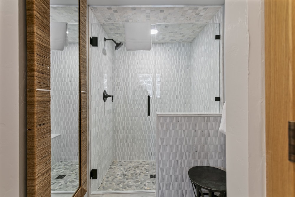 2060 Solamere Drive - Four Bedroom Home 4 Condo