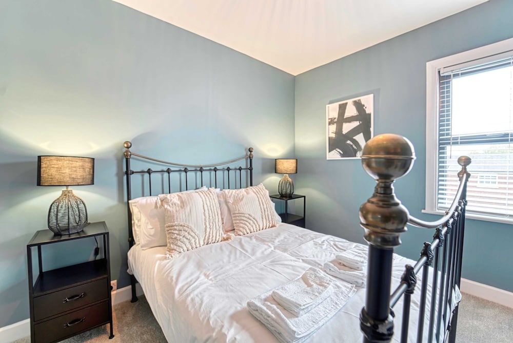 Host Stay Barton Road House