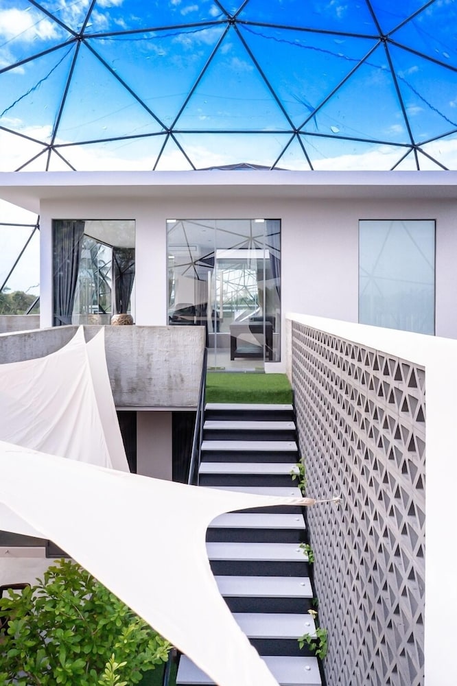 Taradol Premium Pool Villa