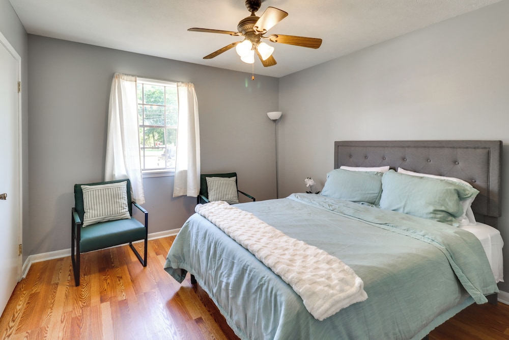 Walk to Dining & Shops: Dtwn Brookhaven Home!