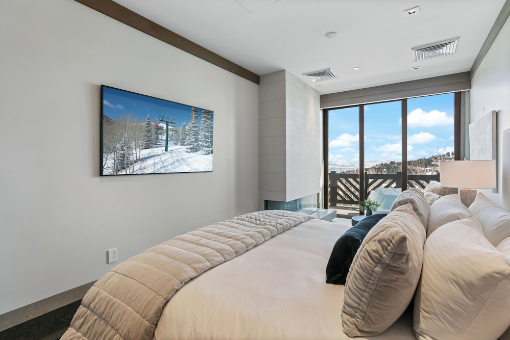 The Residences at The Tower-3 Bedroom Deluxe #6 3 Condo