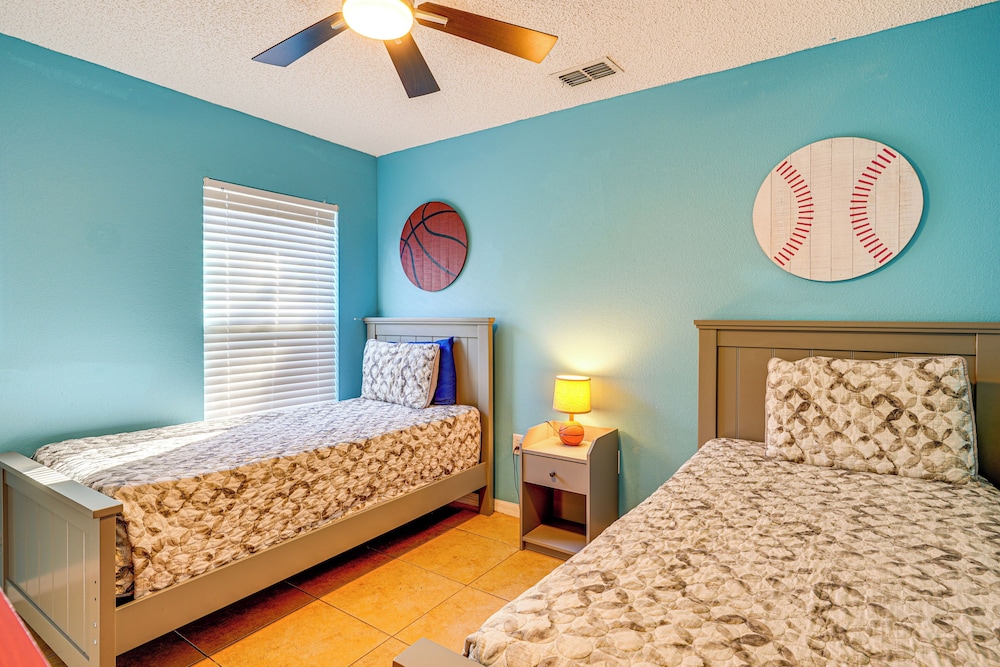 9 Mi to Walt Disney World: Family Home w/ Pool!